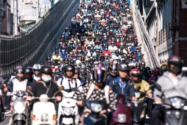 10_2019_topics-IF-taiwan-scooter-pollution.webp