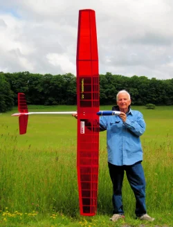 Dave with RISER-100 wing on TopModel fuse _8877.webp