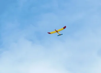 Windy day flying at Maalwyck DDG-5891.webp